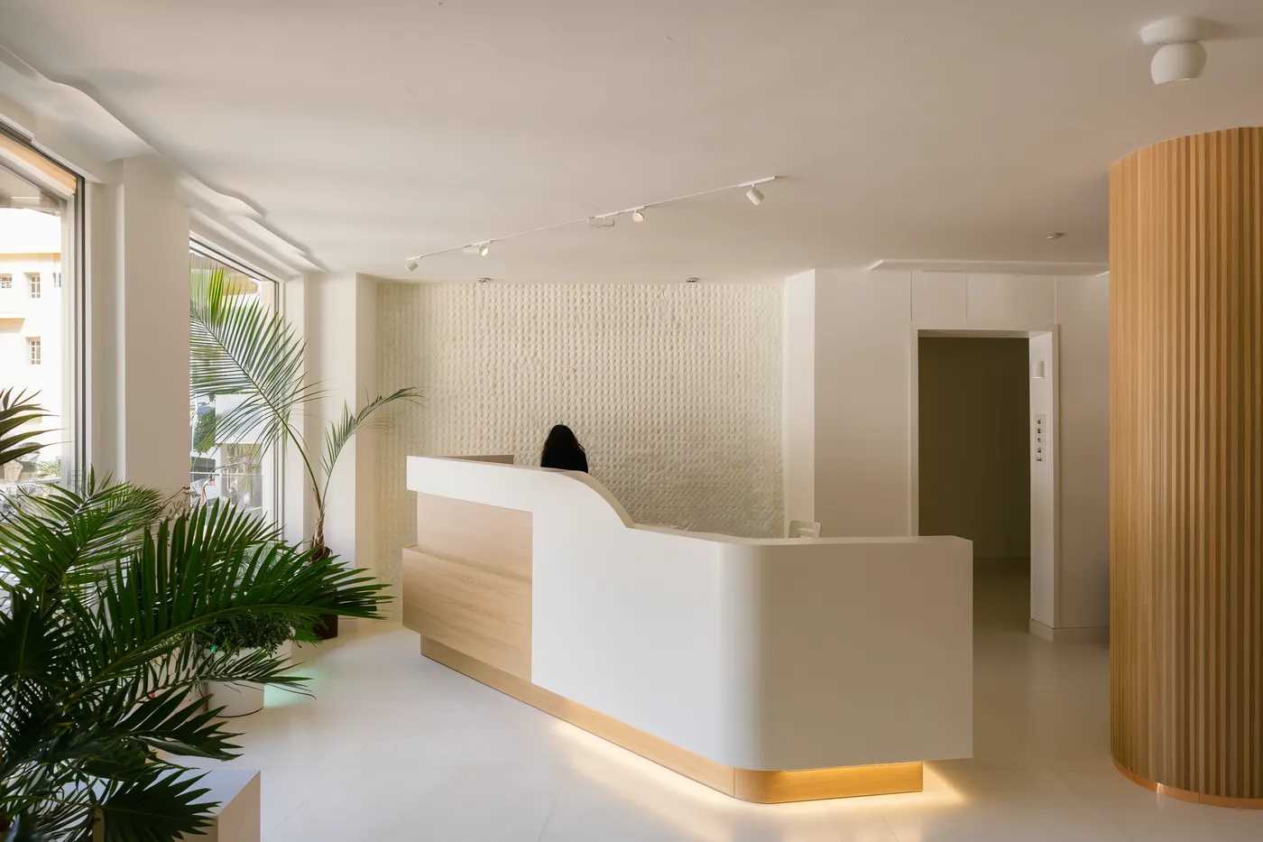 Accueil lumineux d'une clinique privée à Marrakech
